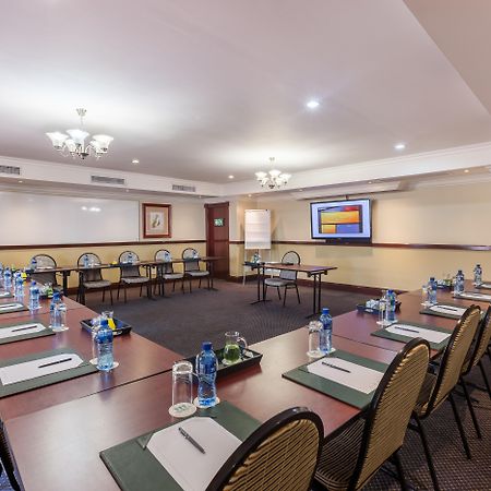 Courtyard Hotel Rosebank Johannesburg Exterior photo