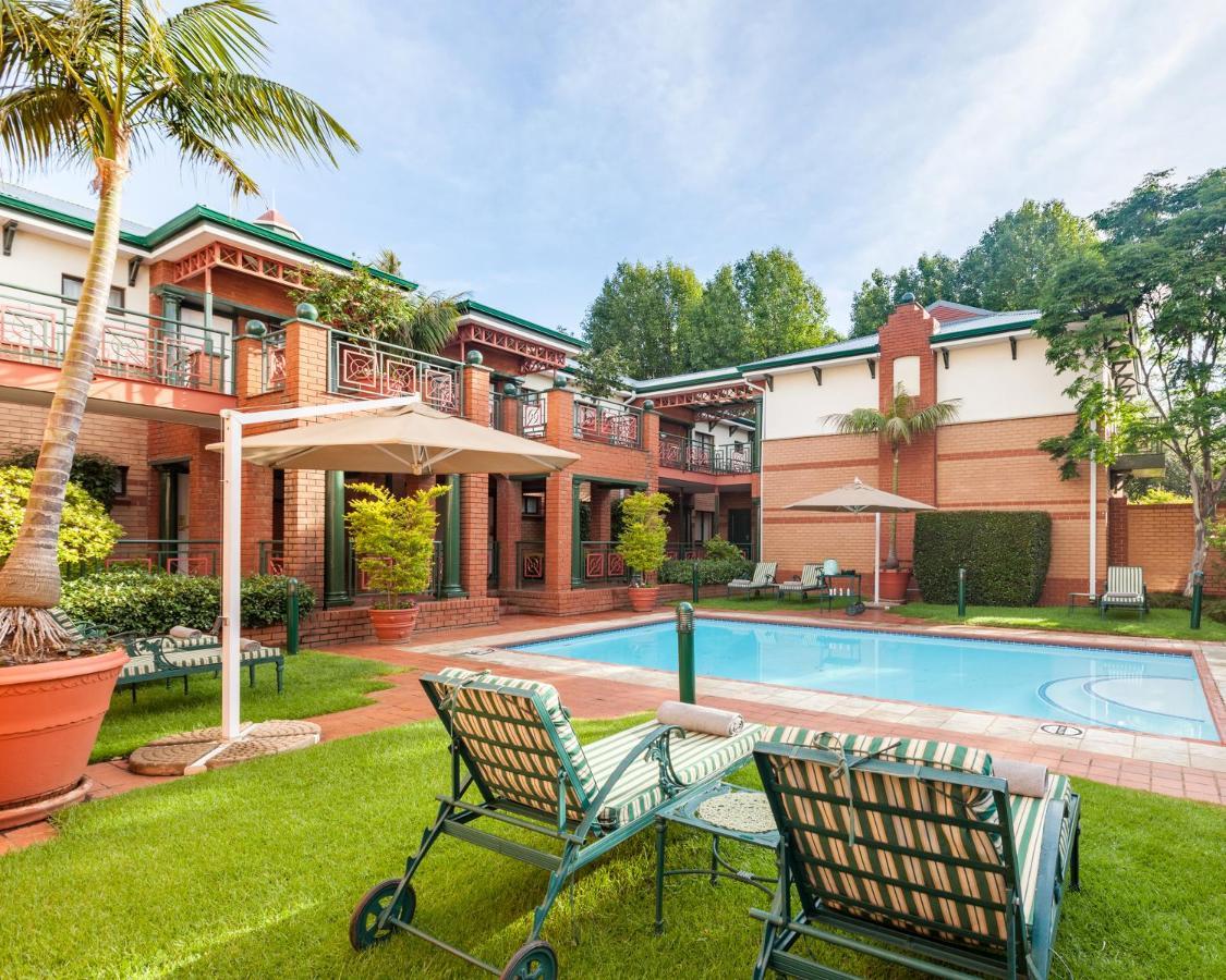 Courtyard Hotel Rosebank Johannesburg Exterior photo