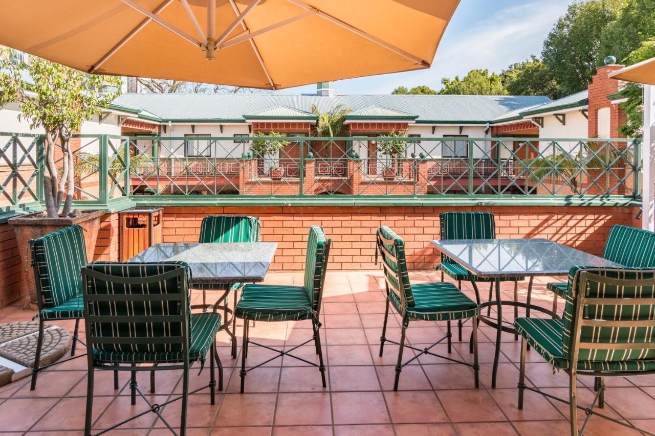 Courtyard Hotel Rosebank Johannesburg Exterior photo