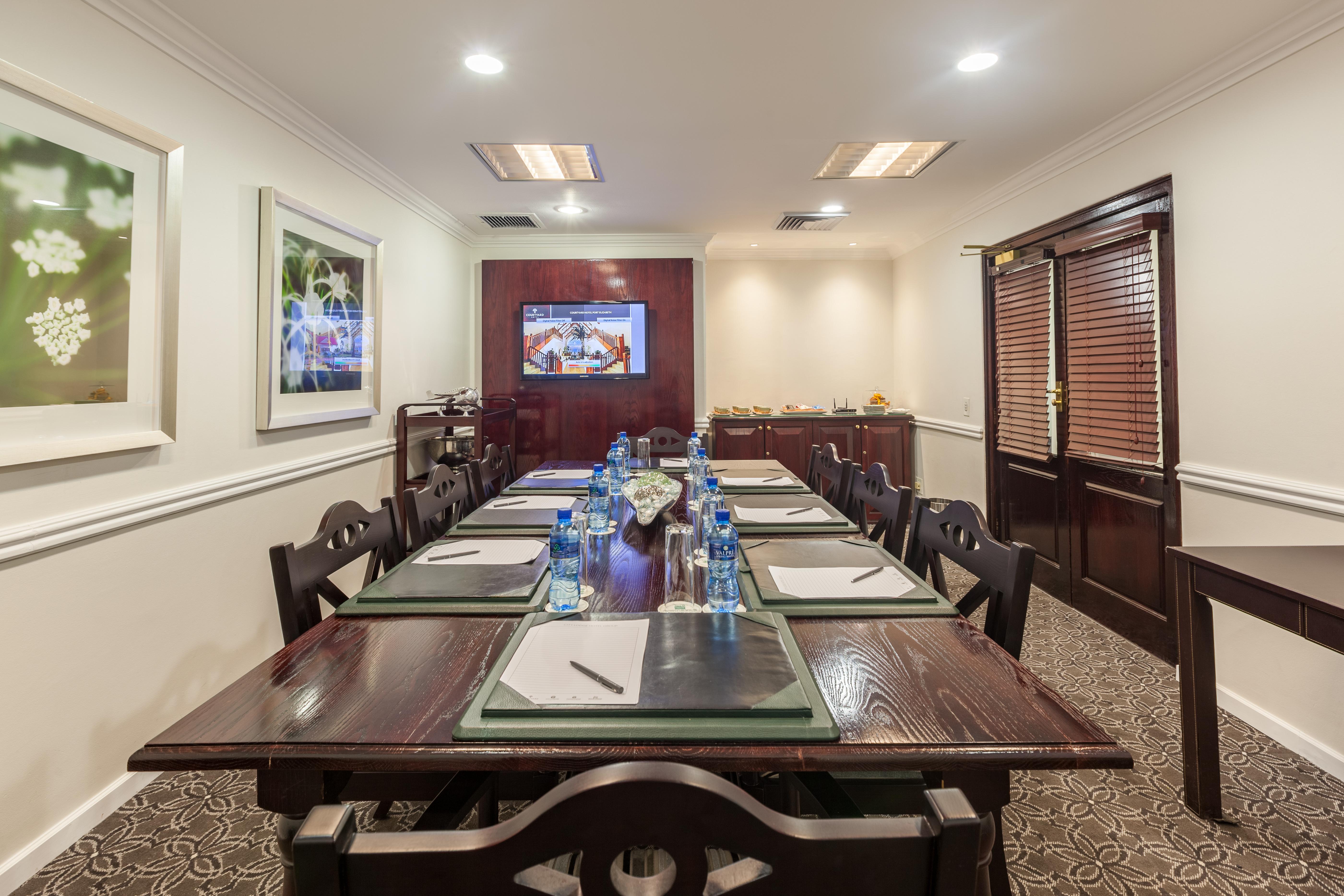 Courtyard Hotel Rosebank Johannesburg Exterior photo