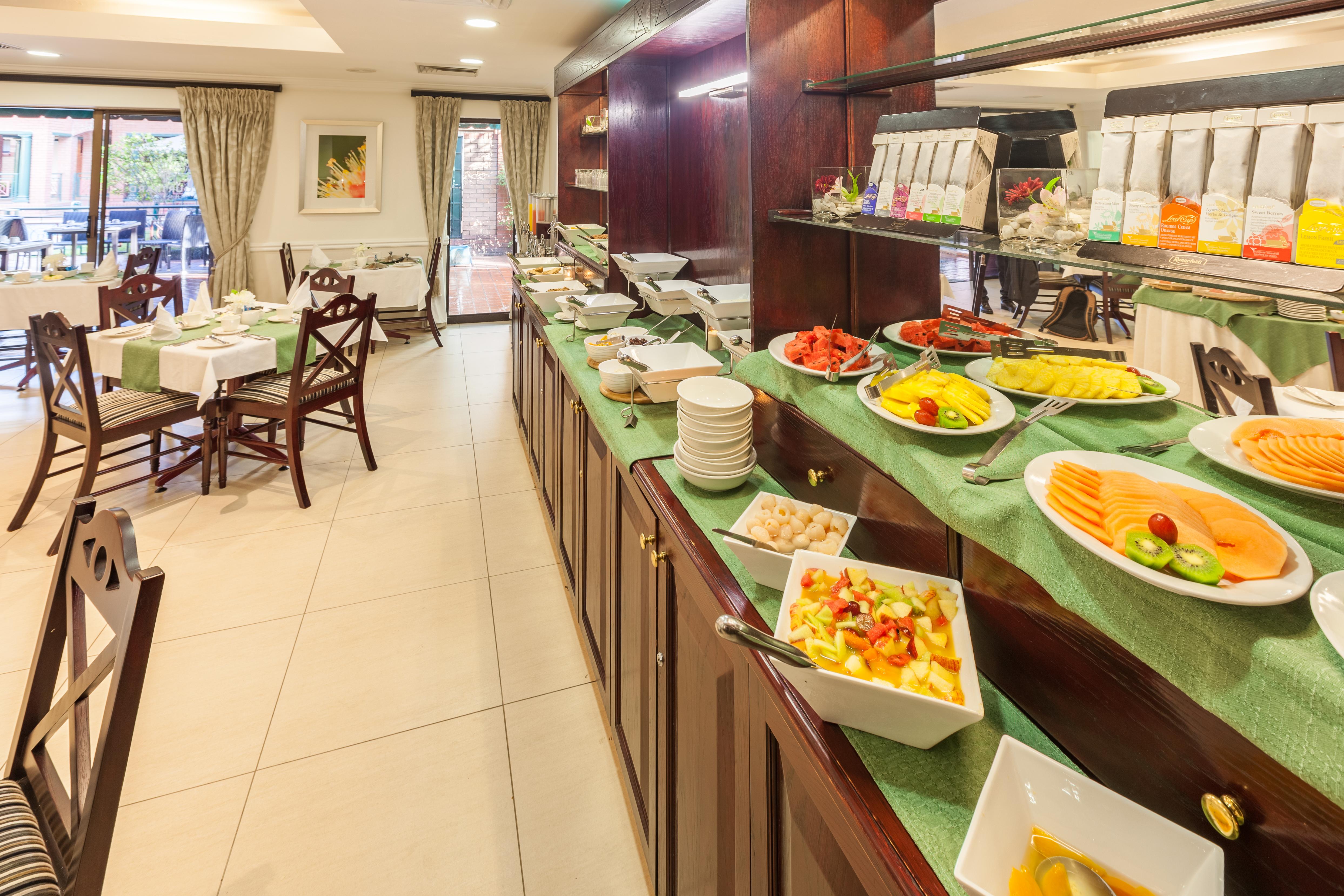 Courtyard Hotel Rosebank Johannesburg Exterior photo
