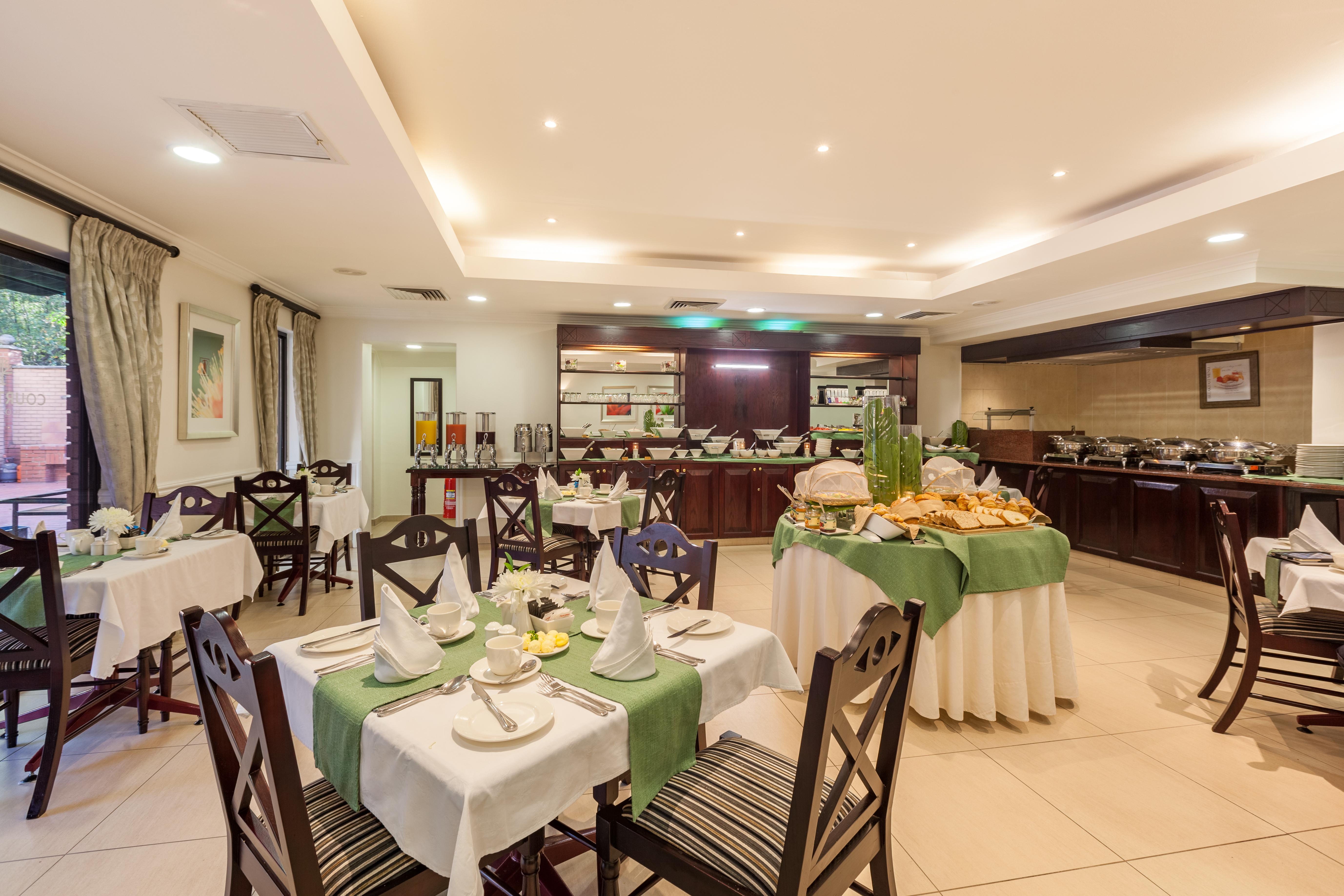 Courtyard Hotel Rosebank Johannesburg Exterior photo