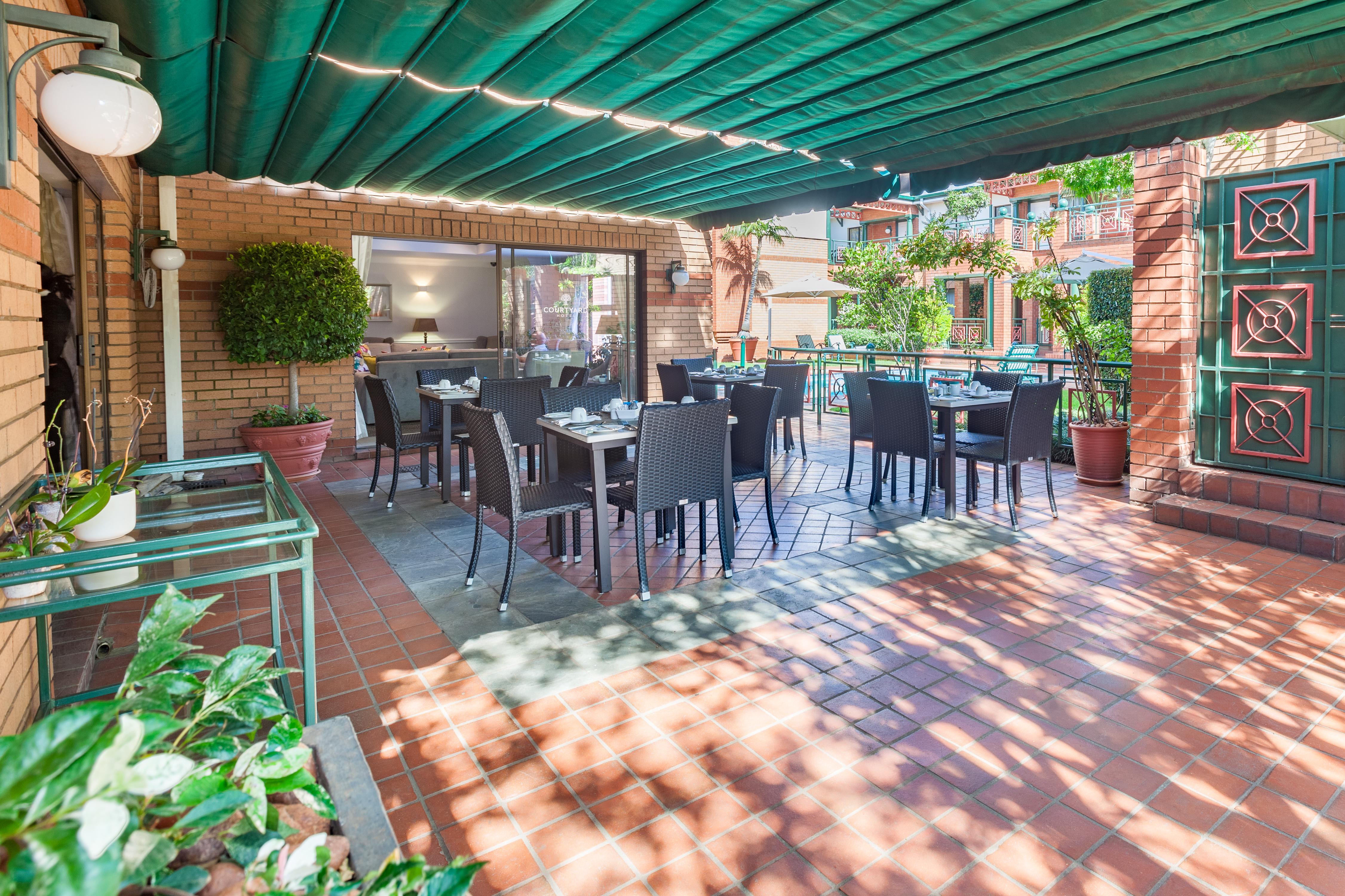Courtyard Hotel Rosebank Johannesburg Exterior photo