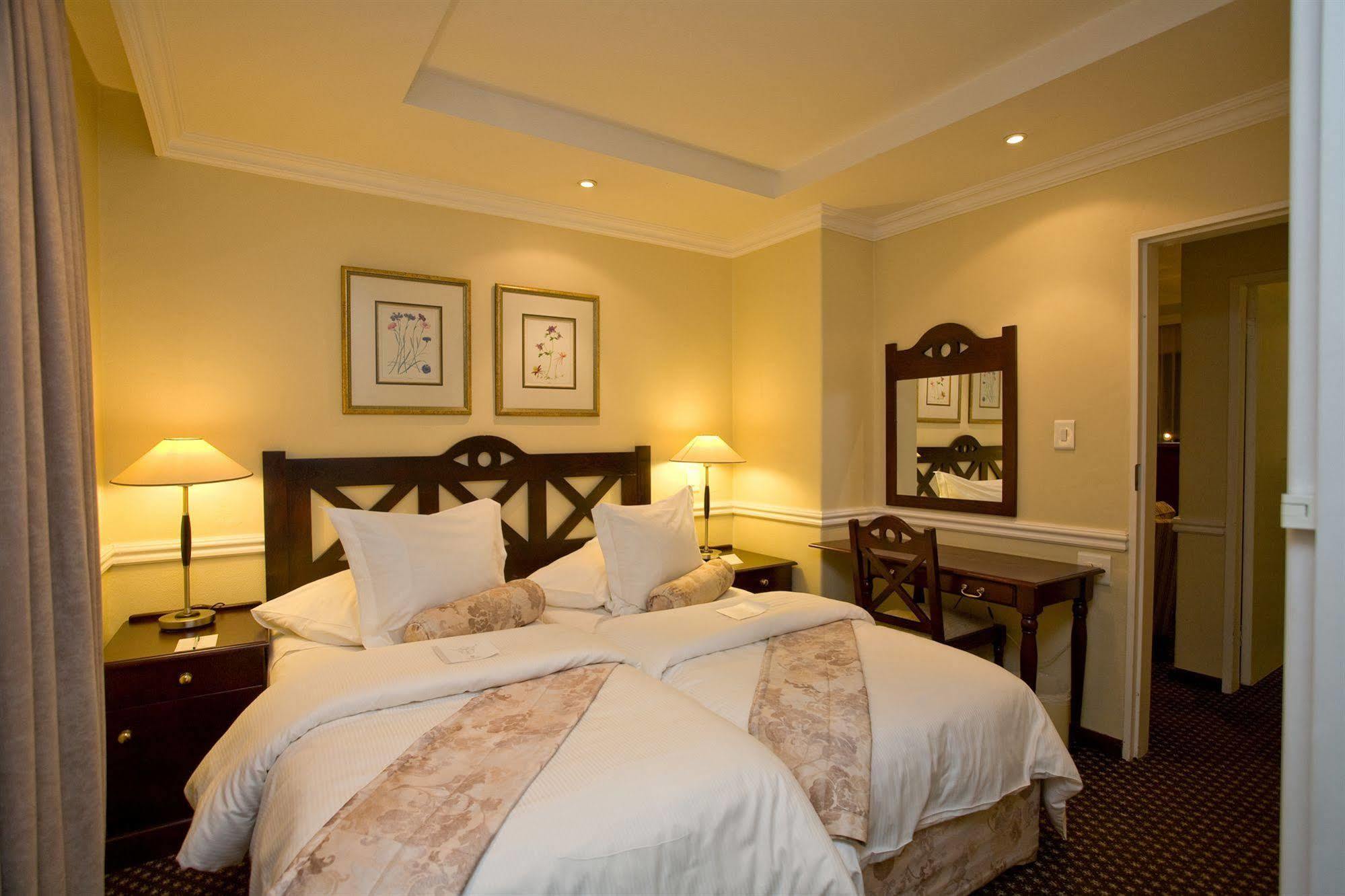 Courtyard Hotel Rosebank Johannesburg Exterior photo